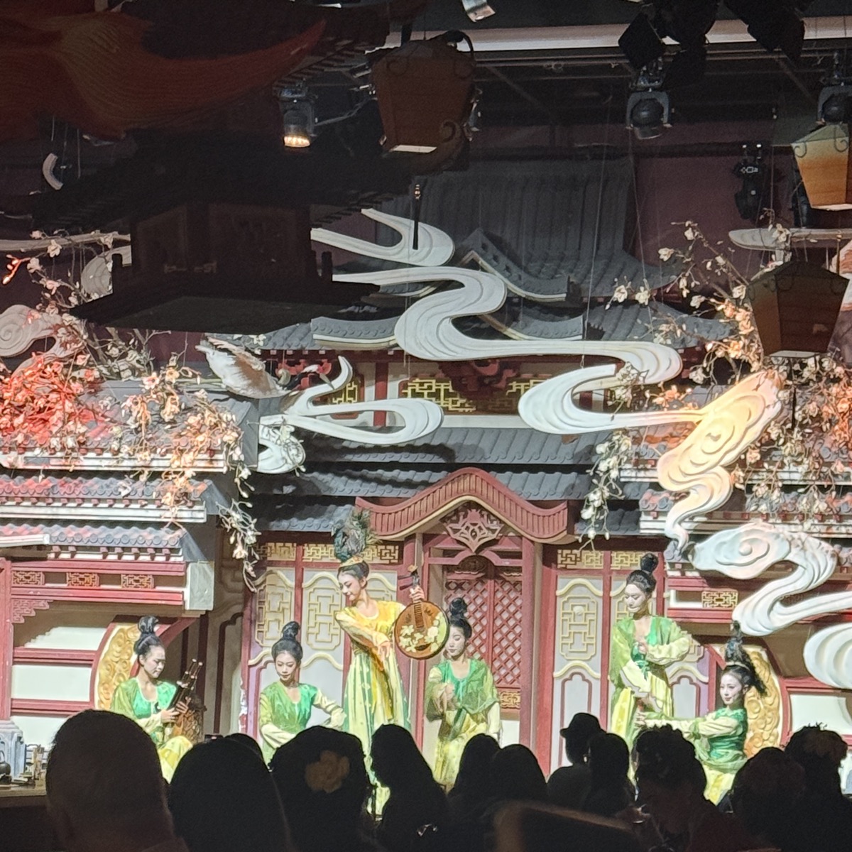 Xu Yan stage — six dancers in green hanfu performing in front of a traditional Chinese pavilion stage set, immersive banquet performance in Shanghai